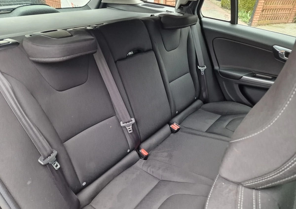 Volvo V60 cena 44900 przebieg: 207000, rok produkcji 2015 z Zduny małe 781